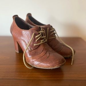 RARE Vintage Frye Laceup Oxford Booties w Leather Wrapped Heel Chestnut Brown 10